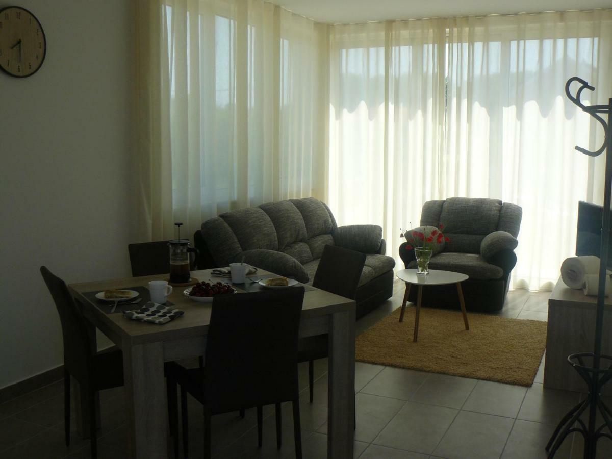 Our Nest Accommodation Привлака Екстер'єр фото