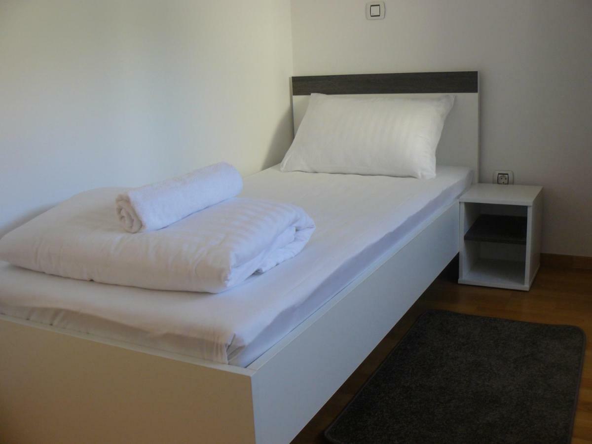 Our Nest Accommodation Привлака Екстер'єр фото