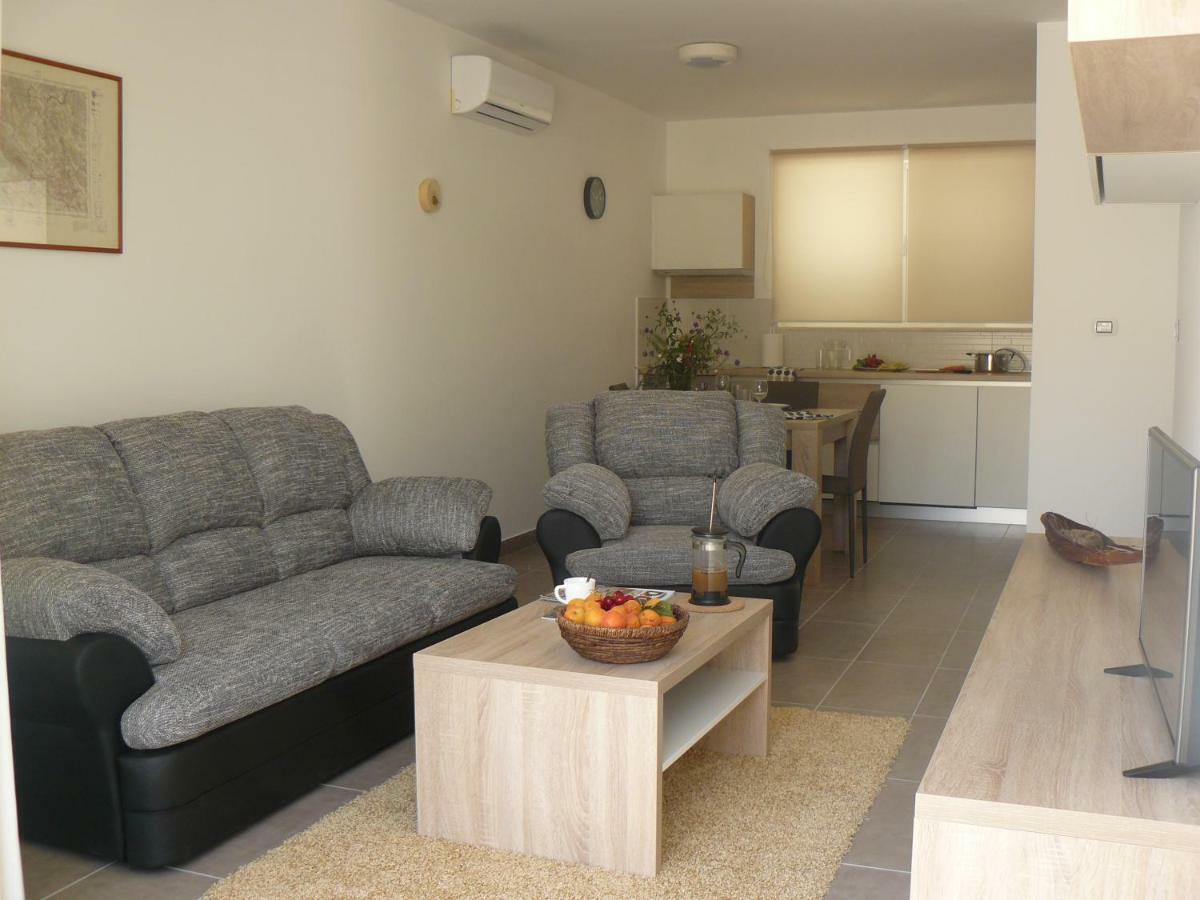 Our Nest Accommodation Привлака Екстер'єр фото
